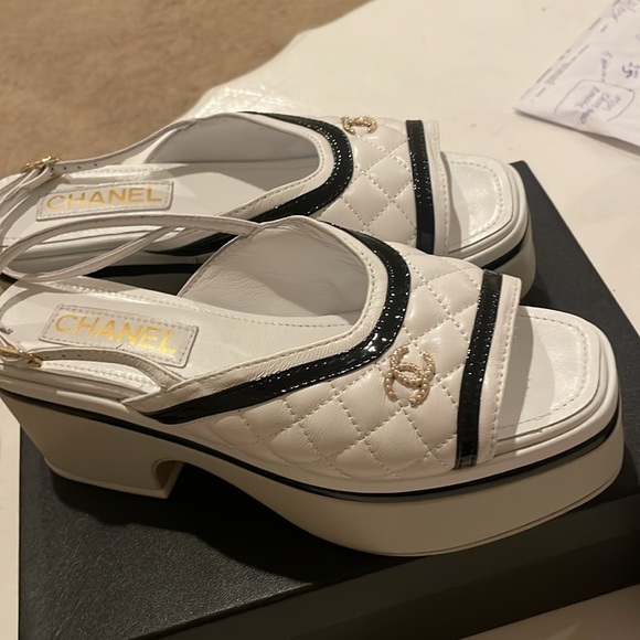 White sandal ￼ - Picture 2 of 5